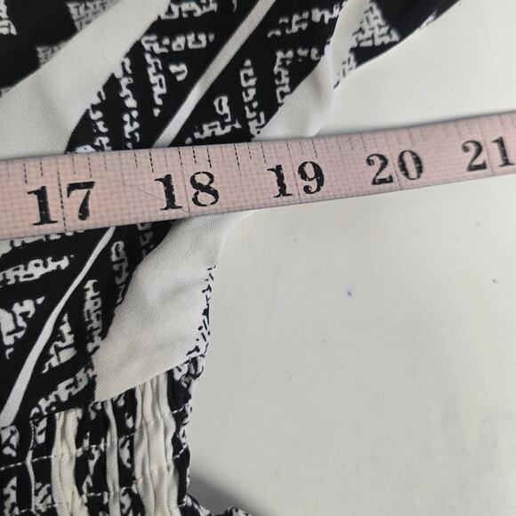 BLOOMCHIC SZ 12 L  Black White Tribal Print Dolman Sleeve Dress NWT B98 - Picture 7 of 11